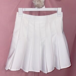 Elegant White Pleated Skirt